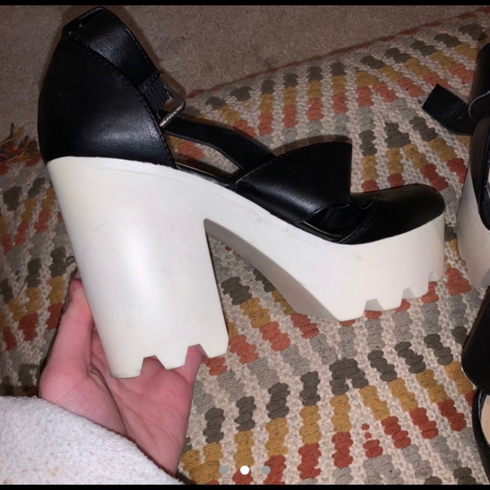 platform heels! - Picture 2 of 3